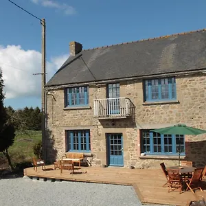 La Petite Aze Hébergement de vacances Saint-Coulomb